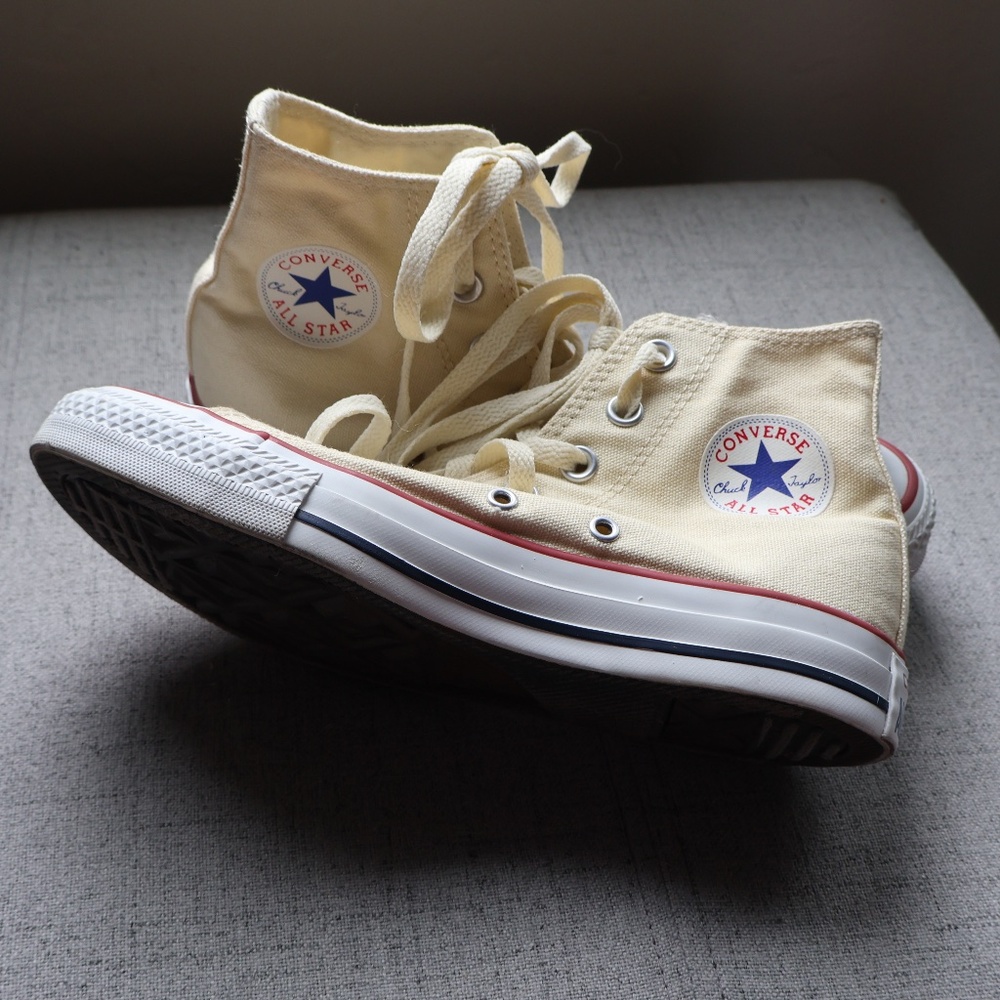 Converse Chuck Taylor All Star High Tops Womens 6 Off-White Classic Causal